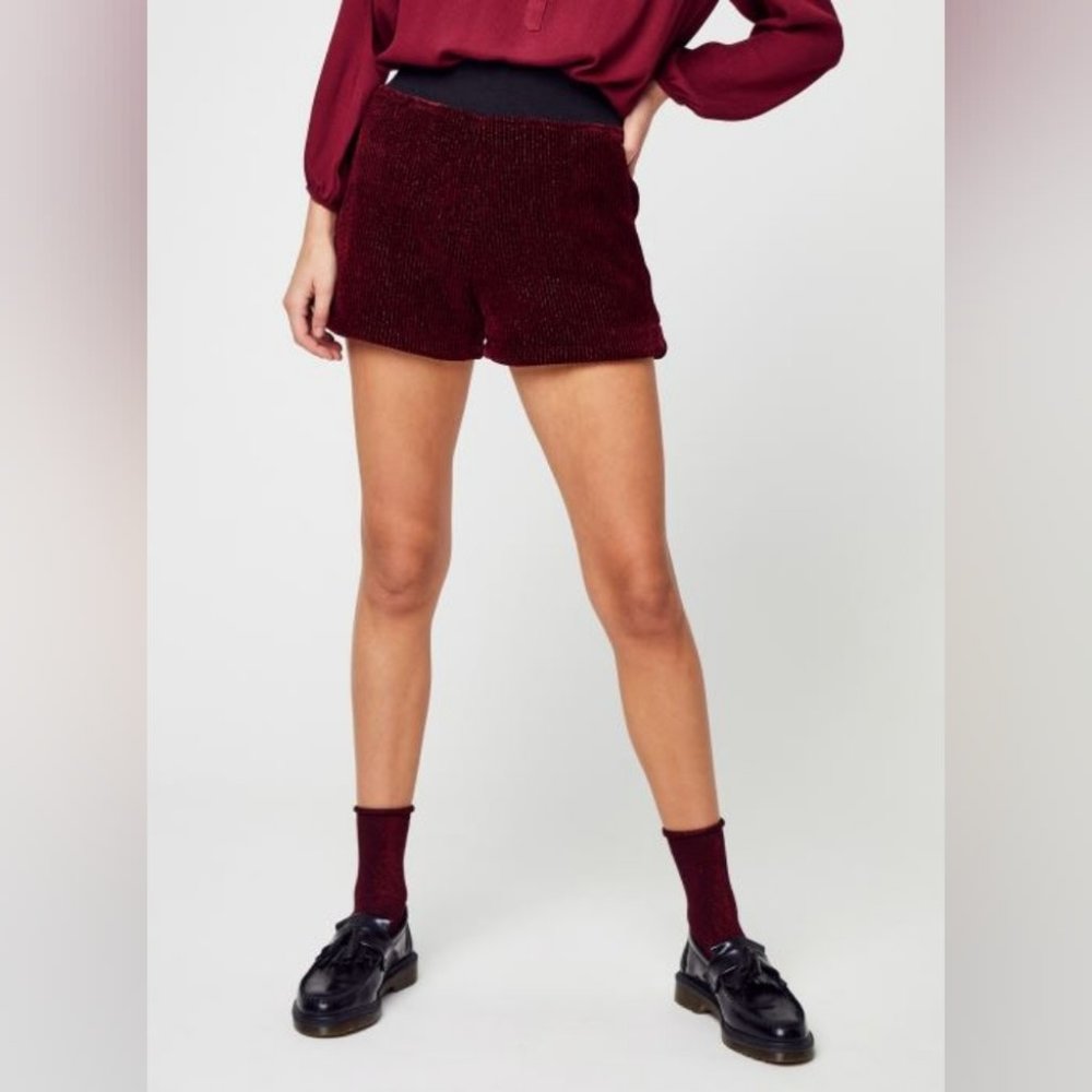 Anthropologie thekomer velvet red chenille shorts size 4